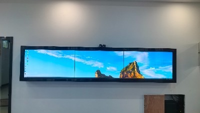 智慧校園再升級！中億?？萍紴槲錆h交通職業(yè)學(xué)院打造55寸3×3觸摸拼接屏展示墻