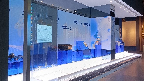 滑軌屏新科技，OLED透明滑軌產(chǎn)品