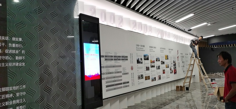 中億?；?dòng)滑軌屏為重慶市輕工業(yè)學(xué)校打造智慧校園