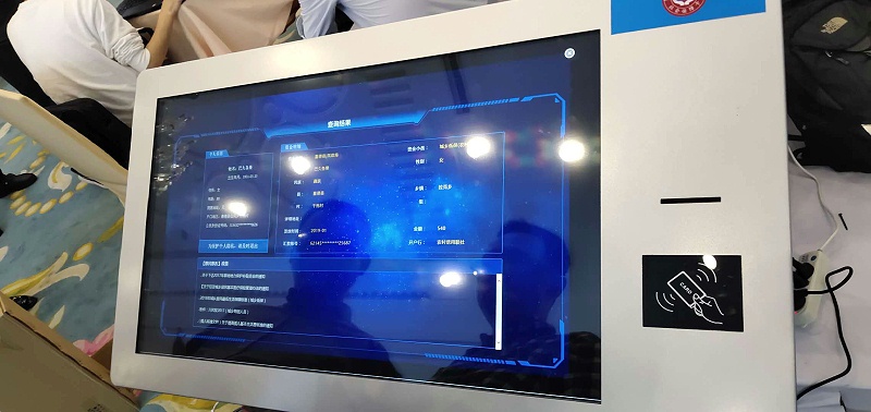 參展人員現(xiàn)場(chǎng)電子社?？w驗(yàn)