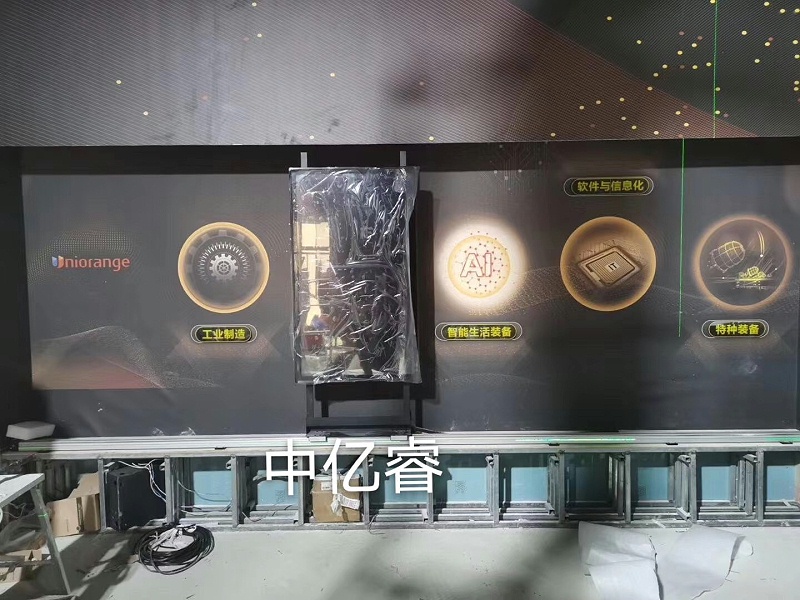 中億?；?dòng)滑軌屏案例：橙色科技企業(yè)展廳